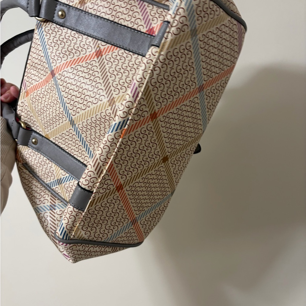 Stylish Guess Multicolor Patterned Handbag - image 4